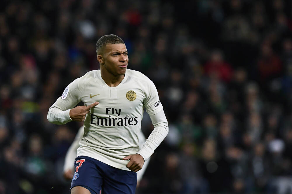 年度十大搞笑场面：布朗发际线粉“杀伤”多人 班炮卡bug弄巧成拙